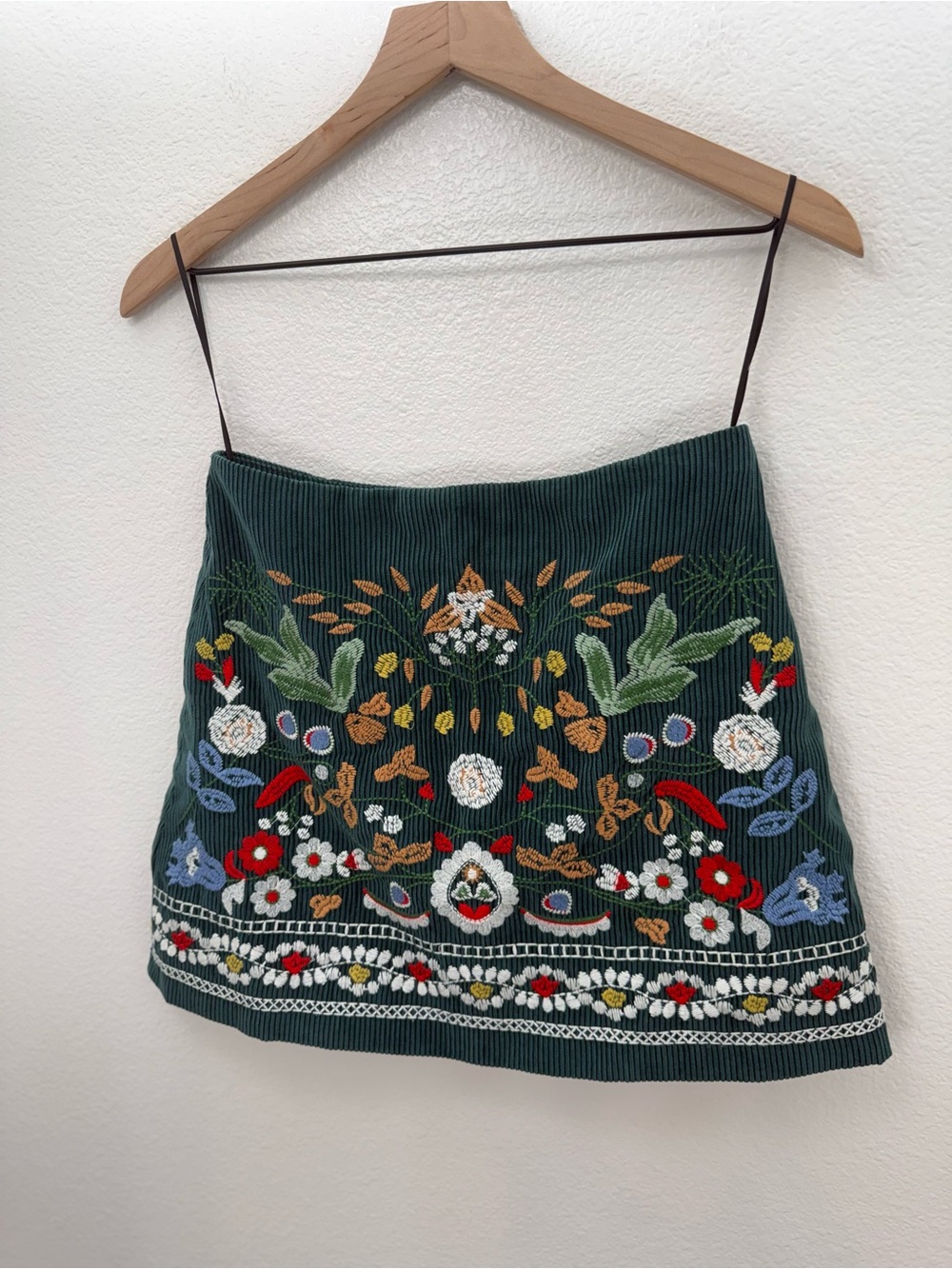 Wild Mantra The Label Embroidered Floral Velvet Mini Skirt Size 8